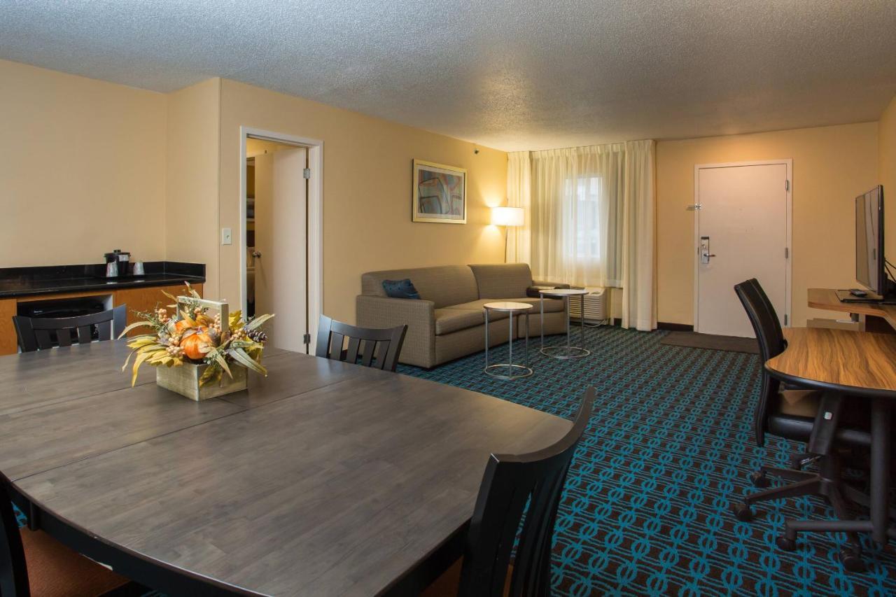 Fairfield Inn Boston Dedham Exterior photo